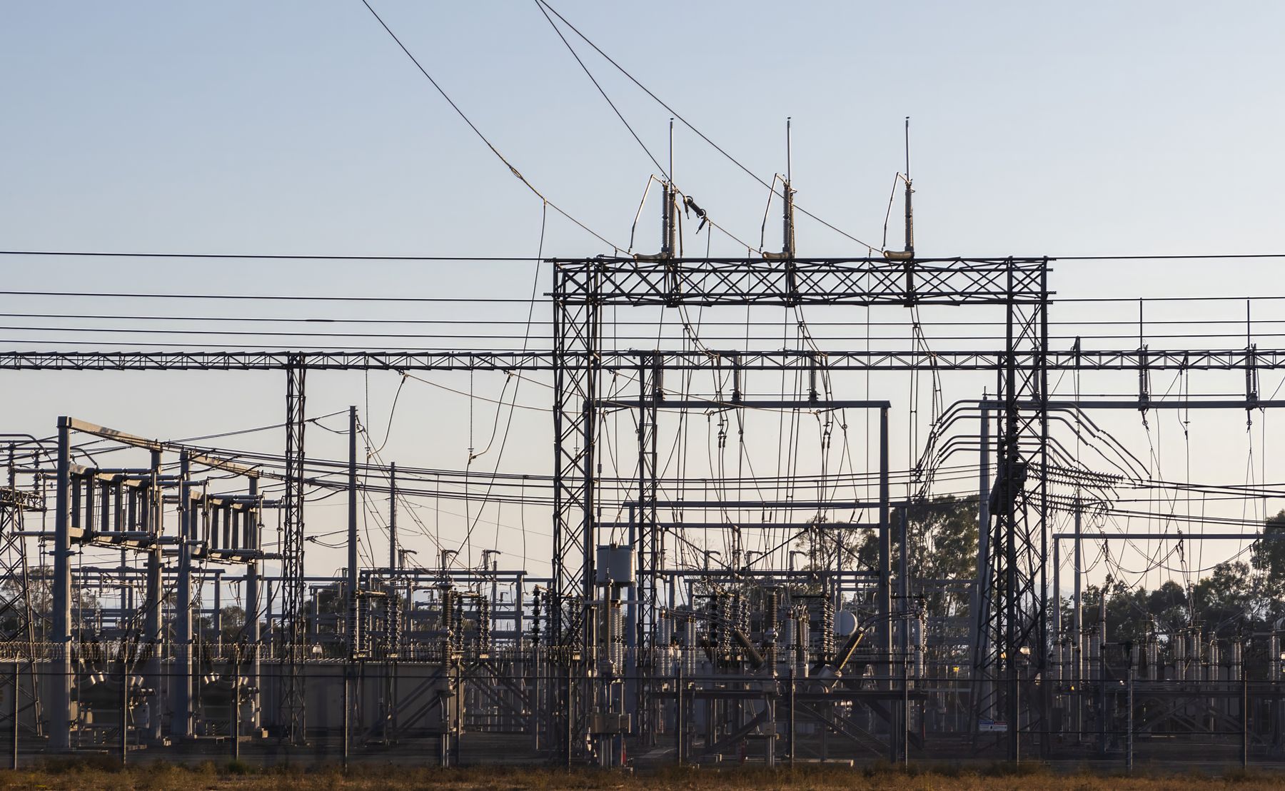 Resilient grid and power infrastructure for continuous computing